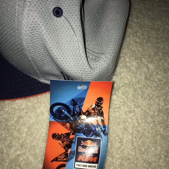 Red Bull hat - Picture 2 of 7